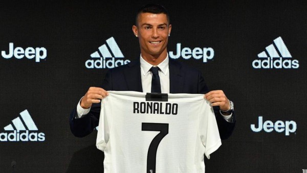 El Juventus celebra el lleno de abonados en plena euforia por fichaje Ronaldo
