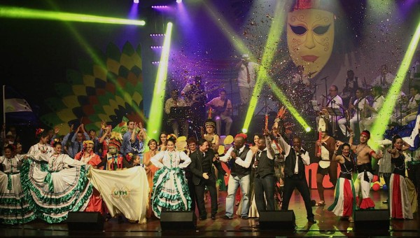 Un éxito el Nocturnal de Gala Tributo a Honduras 2014