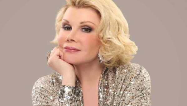 Joan Rivers permanece en coma inducido   