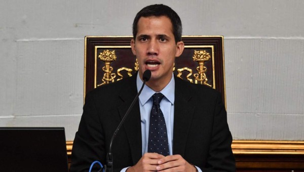 Policía venezolana llega a la casa de Guaidó para detenerlo, según su esposa