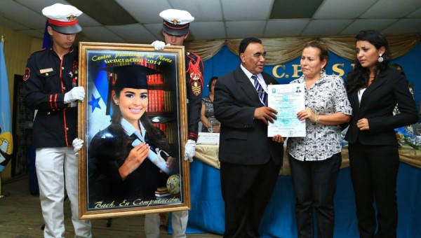 'María José nos acompaña en su graduación desde el cielo”