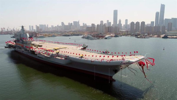 China presenta su primer portaaviones propio en medio de tensiones regionales