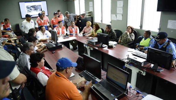 Honduras se prepara ante tormenta tropical Earl