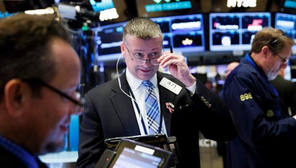 Wall Street recibe con alzas a Trump, pero espera de mayores detalles