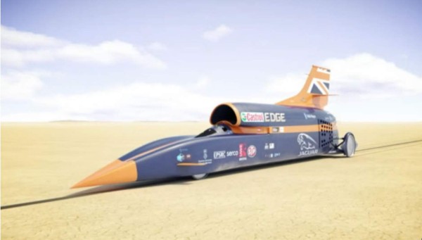El auto-cohete que corre a 1,600 km/h
