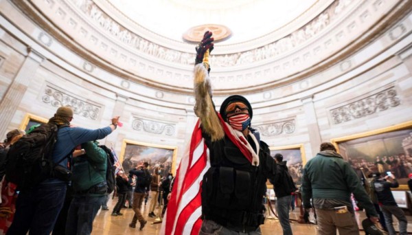 Un herido de bala en asalto de seguidores de Trump en el Congreso de EEUU