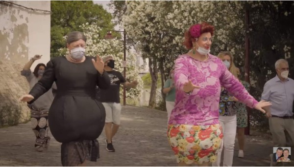 Video: Españoles hacen campaña para usar mascarilla con la música de Sopa de caracol