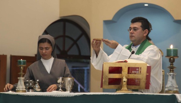 Festejan por 35 años de amistad