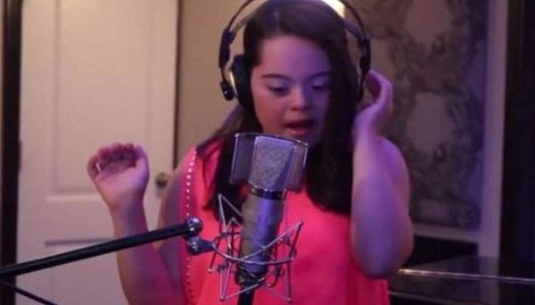 Madison Tevlin (12) cantando 'All of me', del artista estadounidense John Legend. Foto YouTube.