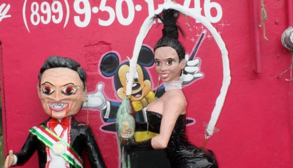 Piñata de Kim Kardashian causa furor