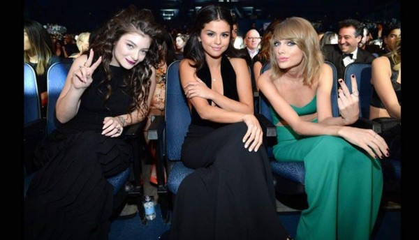 ¿Por qué llora Taylor Swift? Mira lo que pasó en el backstage de los AMAs 2014