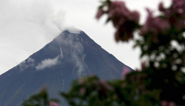 Evacuan más de 3,000 familias en Colombia por posible erupción de volcanes