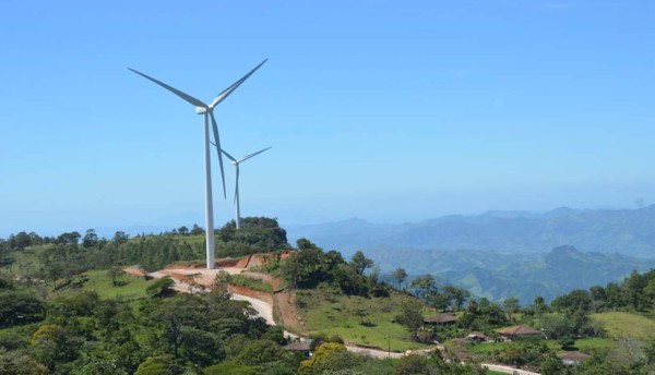 Honduras aumenta su capacidad energética con parques eólicos