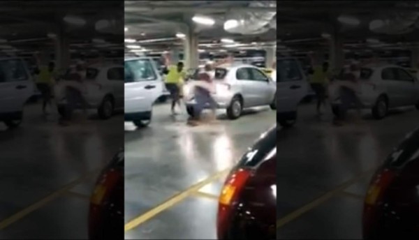 Video: Conductor pierde la cordura en centro comercial