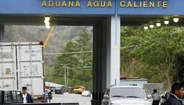 Policía hondureña detiene 51 cubanos con rumbo a EUA