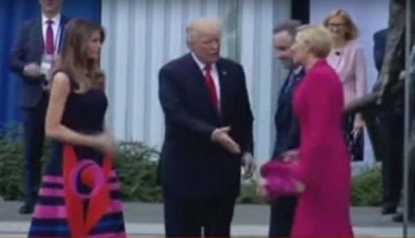 Video:Así fue el desplante a Trump de la primera dama de Polonia