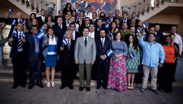 Unos 59 extranjeros son naturalizados en Honduras