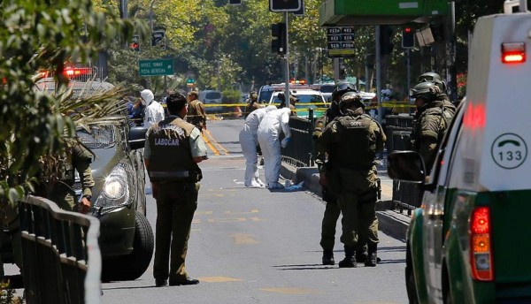 Cuatro heridos por explosión en una parada de autobús en centro de Santiago