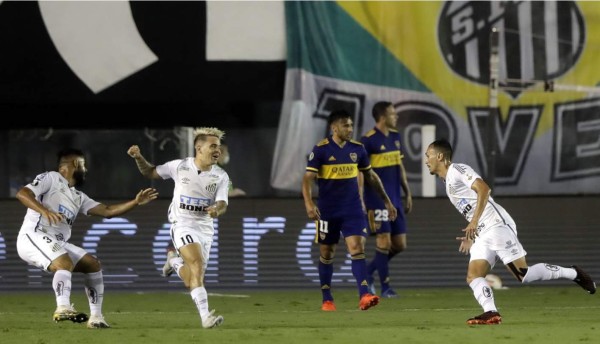 Boca Juniors, goleado y eliminado en semifinales de la Copa Libertadores por el Santos de Brasil