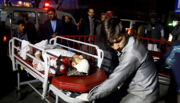 Al menos 50 muertos y 72 heridos por atentado en un salón de bodas de Kabul