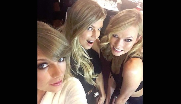 ¿Por qué llora Taylor Swift? Mira lo que pasó en el backstage de los AMAs 2014