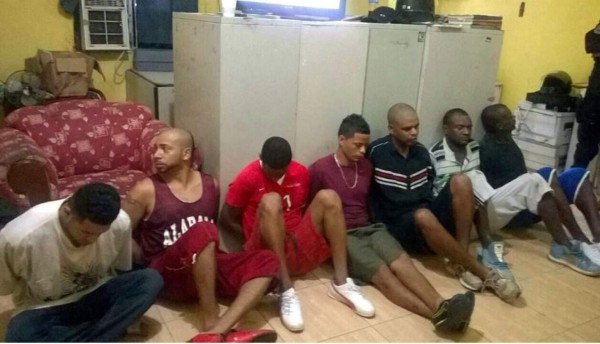 Capturan siete presuntos integrantes de 'Los Grillos' en Roatán