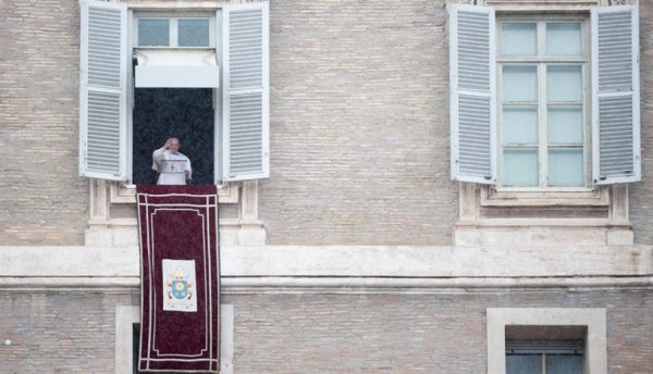 El papa Francisco pide pasillos humanitarios para menores migrantes no acompañados