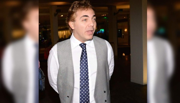 A Cristian Castro le gusta tomar el biberón