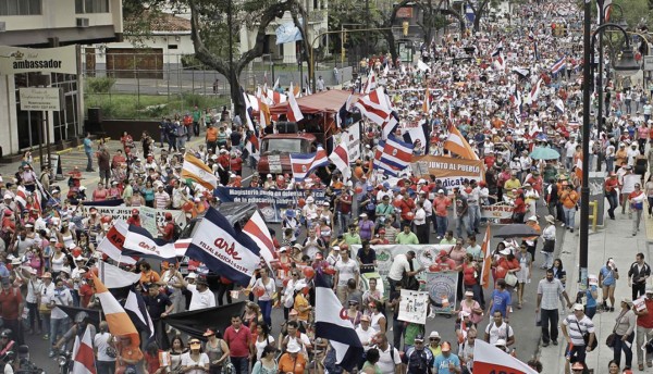Sindicato comienza huelga indefinida y cierra los puertos en Costa Rica