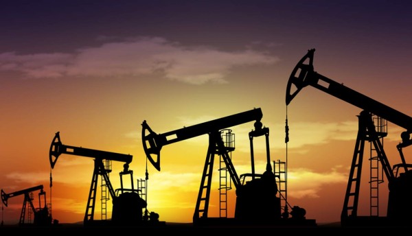 Caída de precio de petróleo podría impulsar la economía mundial