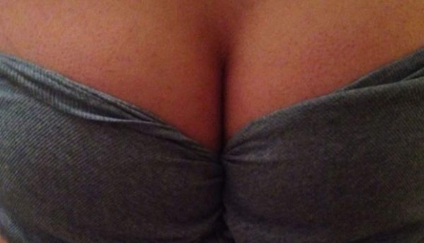 Mujer engaña a Reddit con sexy foto