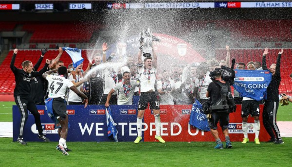 Fulham regresa a la Premier League un año después