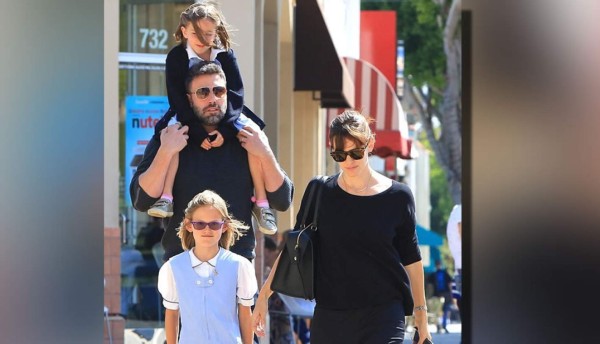 Ben Affleck reaparece junto a su esposa