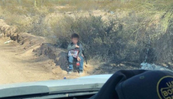 Arrestan a sospechoso de abandonar a un niño en desierto de Arizona