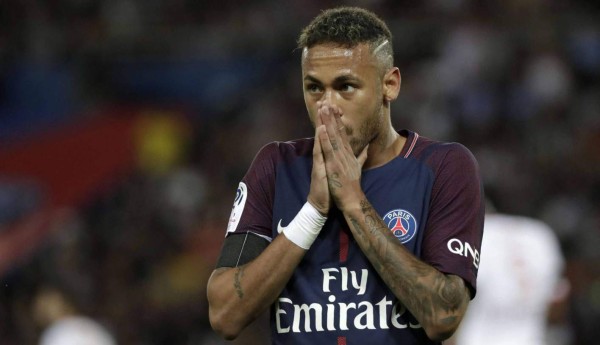 La FIFA le da duro revés a Neymar tras denunciar al Barcelona