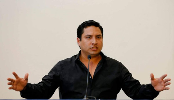 Julión Álvarez está en crisis económica