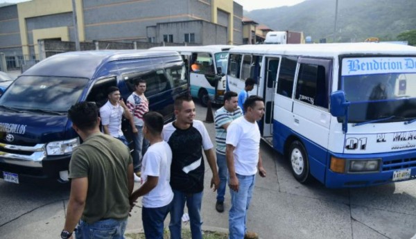 Motoristas y ayudantes paran rutas de transporte en terminal de San Pedro Sula