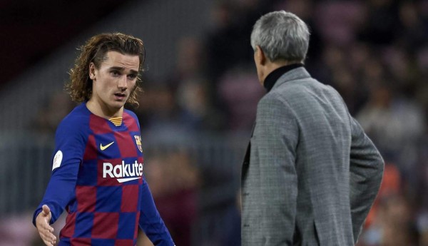 Barcelona: Padre y hermano de Griezmann explotan contra Quique Setién