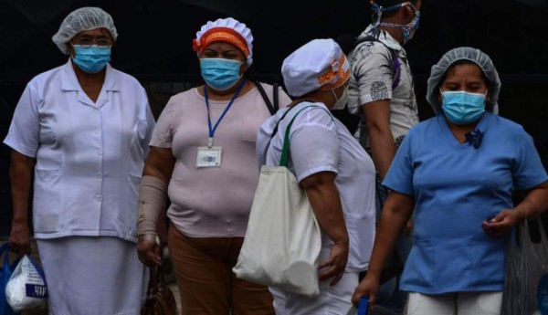 Enfermeras piden retirar de los hospitales al personal con enfermedades de base