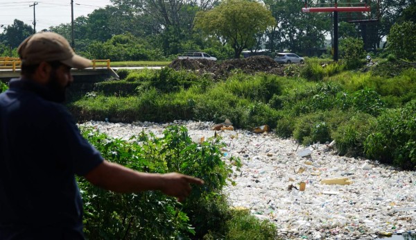 Se agudiza conflicto ambiental entre La Lima y SPS por aguas negras