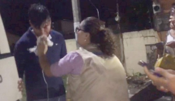 Policía agrede a camarógrafo de canal 11 en protesta de la Unah-vs