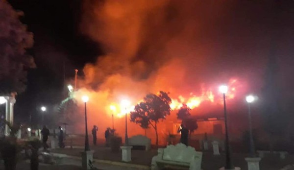 Se incendia edificio municipal en Santa Cruz, Lempira