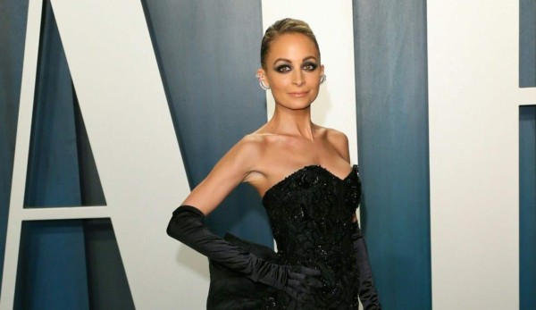 ¡Se prendió en llamas! Nicole Richie vivió un gran susto en su cumpleaños