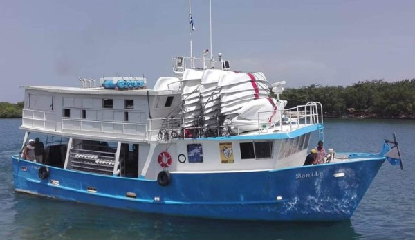 Llegan a tierra marinos rescatados por naufragio en Gracias a Dios