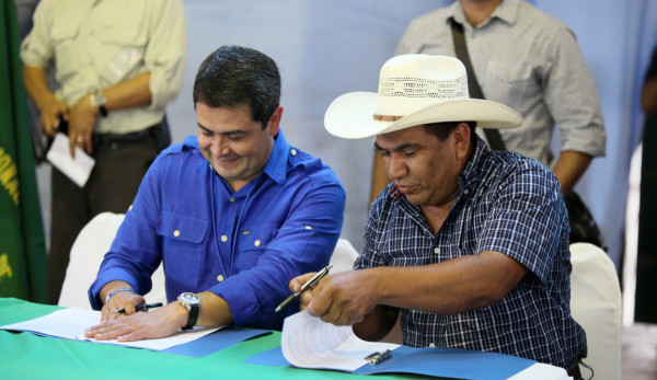 Juan Orlando Hernández promete invertir L20,000 millones en el agro