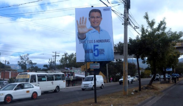 Políticos hondureños se arriesgan con sus activistas a contraer coronavirus