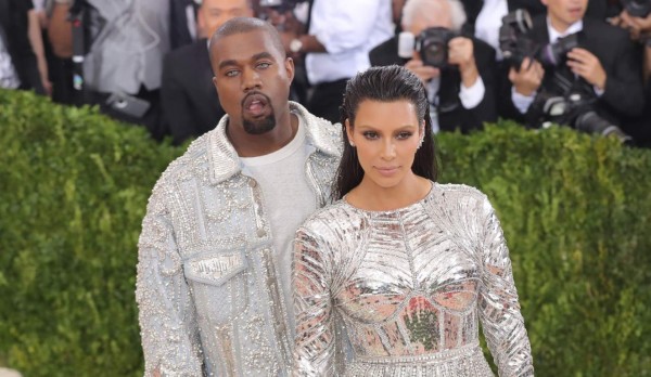 Kim Kardashian y Kanye West rentarán un vientre para su tercer hijo