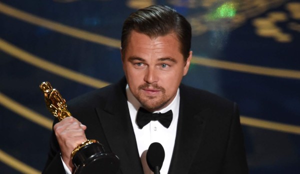 Leonardo DiCaprio entrega a la justicia un Óscar de Marlon Brando