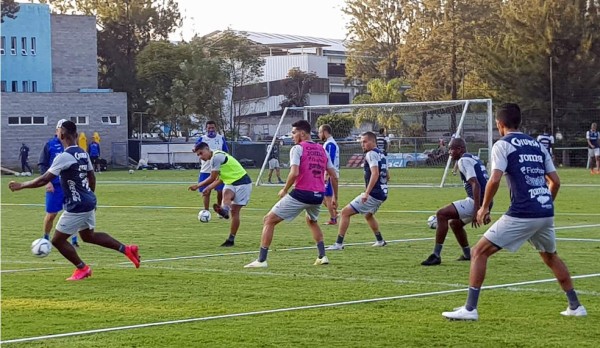 La Selección de Honduras llegó y entrenó en Guatemala