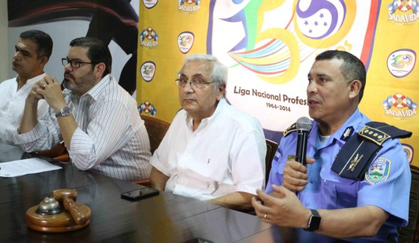 Liga Nacional y Policía anuncian medidas para frenar violencia en los estadios